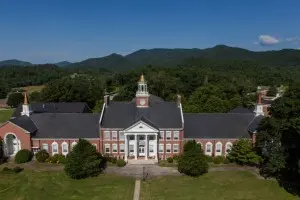 Rabun Gap-Nacoochee School