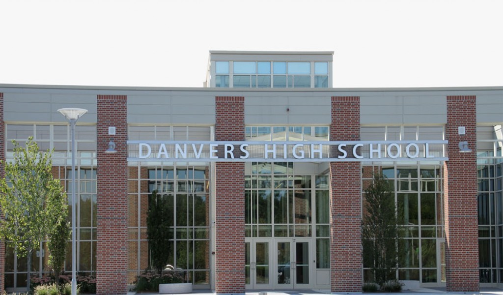 2024년 Danvers High  School 학교의 공식 정보  | FindingSchool