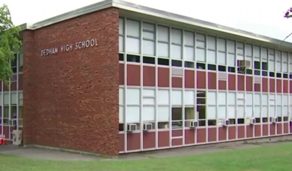 Thông Tin Trường Dedham High School Đầy Đủ Chính Thức Của Năm 2024 | FindingSchool
