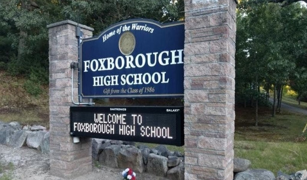 2024년 Foxborough High School 학교의 공식 정보  | FindingSchool