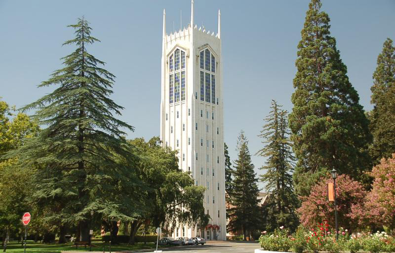 太平洋大学 - Burns Tower on the Stockton campus - University of the Pacific